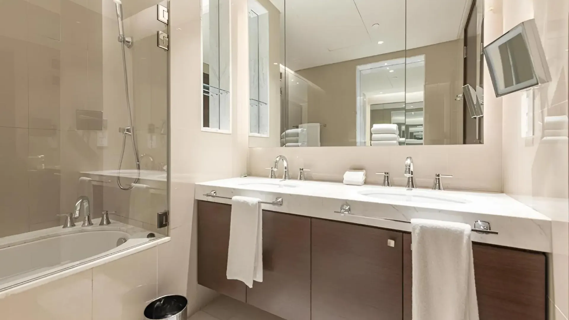아파트 The Address Fountain Views - Residence 두바이